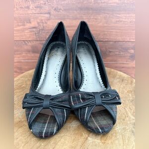 7medium
High heel 
Plaid with bow